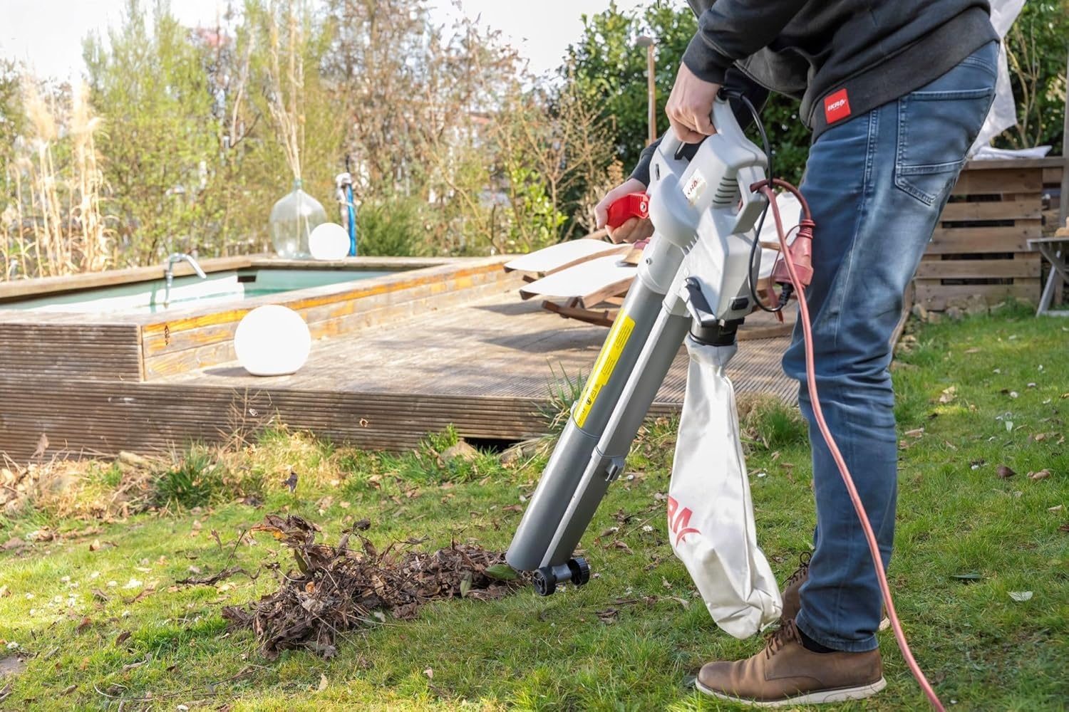 Puissance, efficacité, confort : les promesses tenues de l'aspirateur souffleur broyeur IKRA