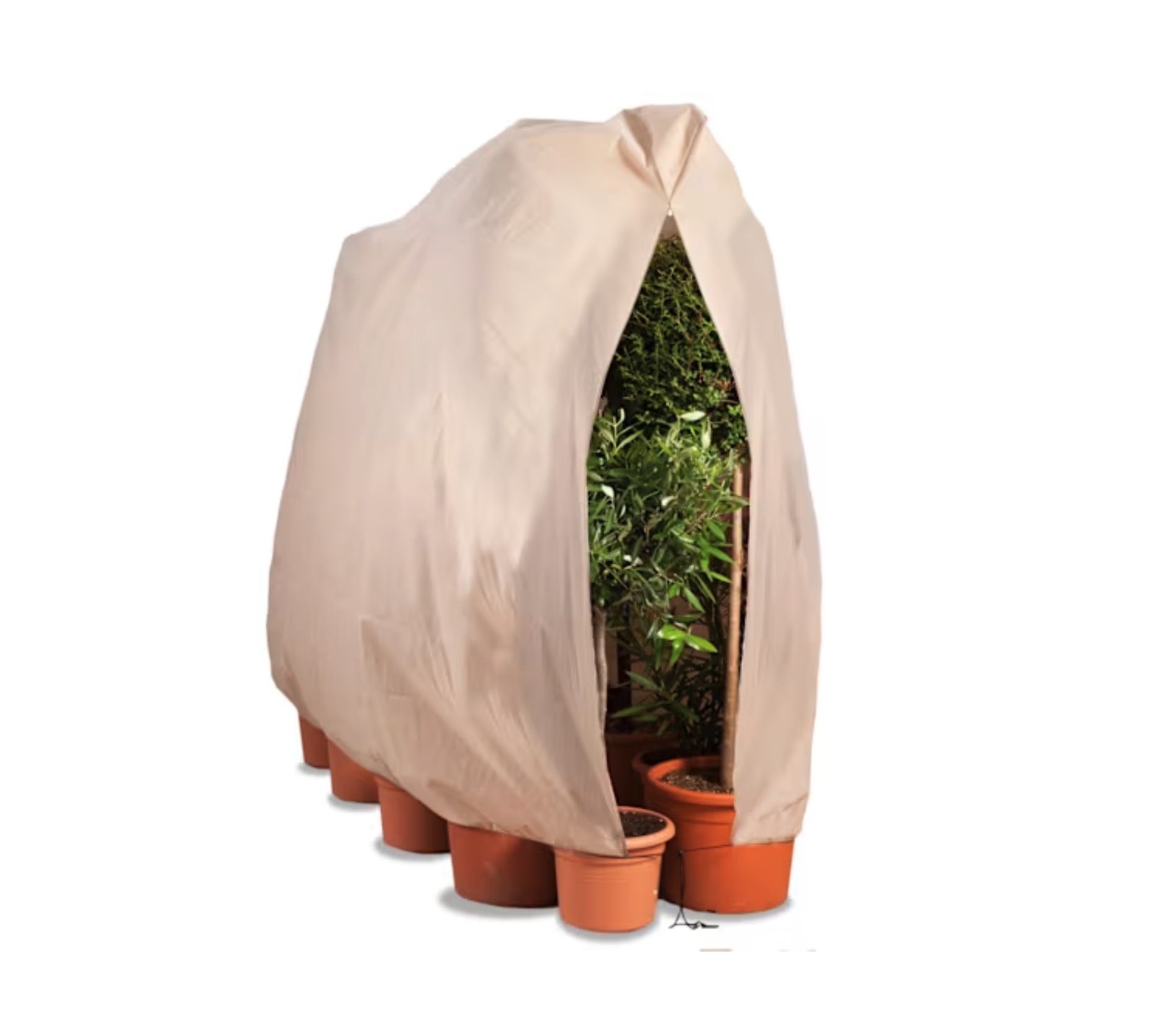 La housse d'hivernage GammVert 120 x 180 cm : un allié incontournable pour petits budgets